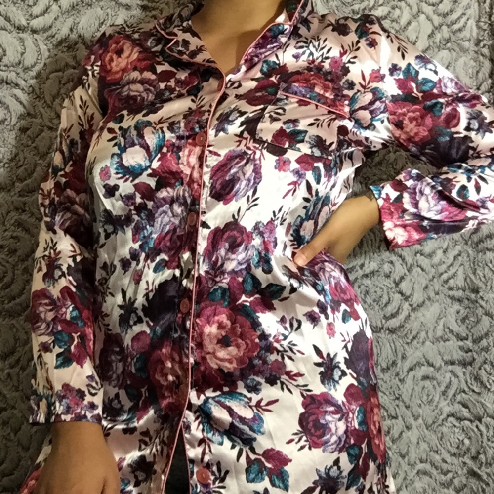 Cute floral silk nightgown 🌸🌺🌷